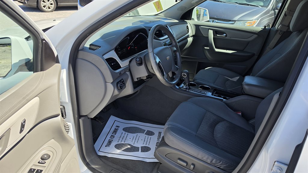 2017 Chevrolet Traverse 1LT - Photo 11