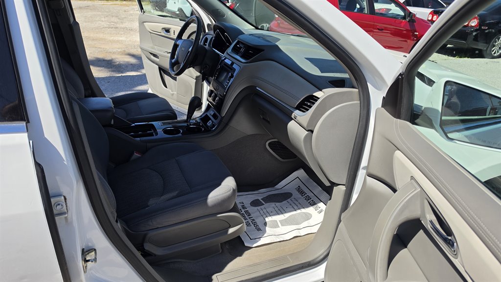 2017 Chevrolet Traverse 1LT - Photo 15