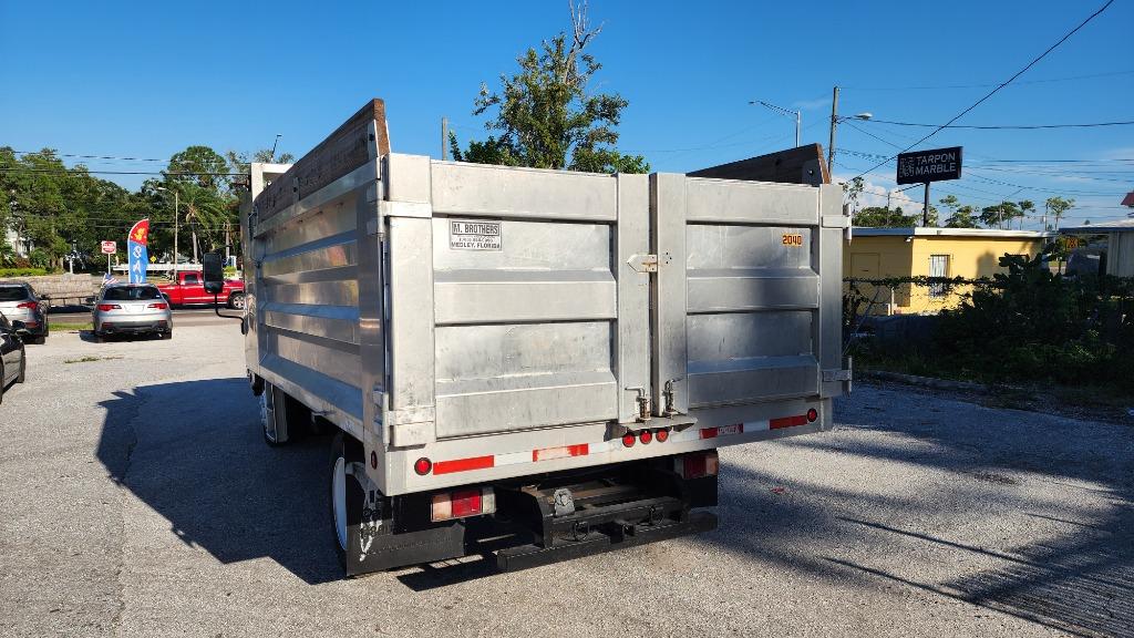 2013 Isuzu NRR's photo